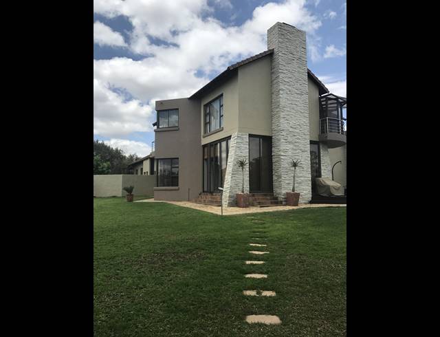 3 BEDROOM HOUSE SOLD IN LEEUWFONTEIN ESTATE